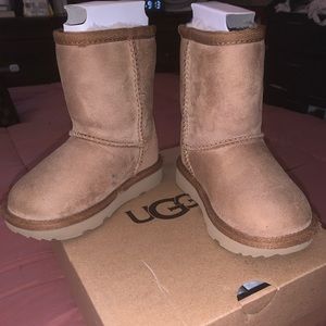 Toddler girl Ugg’s